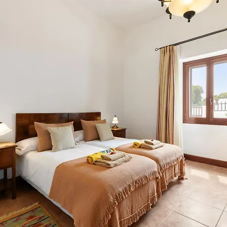 Refugio Del Volcan By Tropical Host