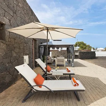 Refugio Del Volcan By Tropical Host Villa