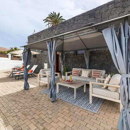 Refugio Del Volcan By Tropical Host Villa Uga