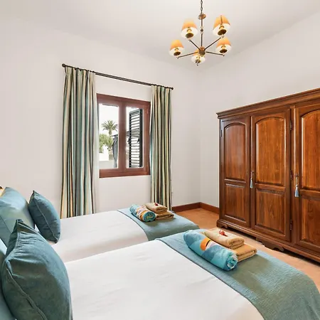 Refugio Del Volcan By Tropical Host Villa
