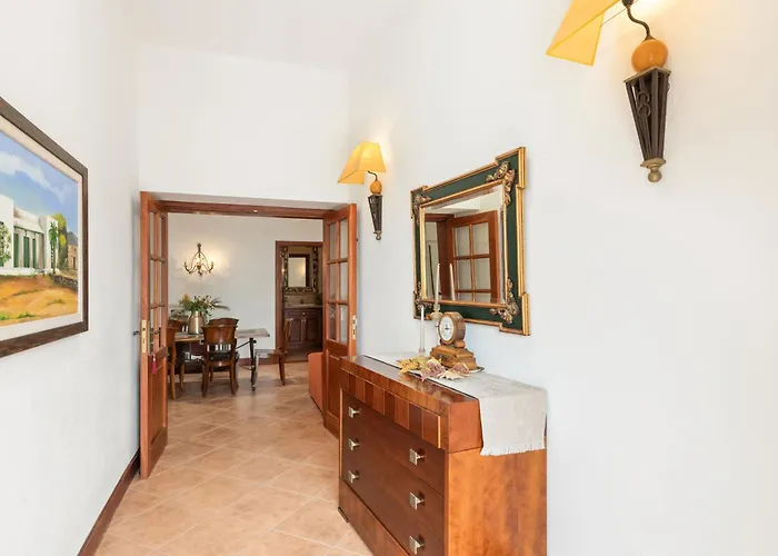 Refugio Del Volcán By Tropical Host