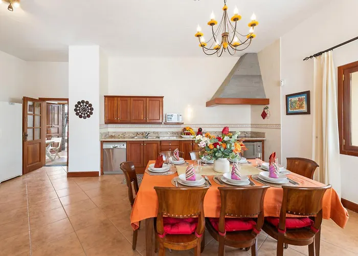 Refugio Del Volcan By Tropical Host Villa